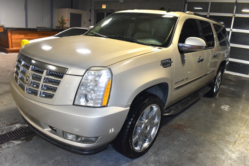 Cadillac Escalade ESV AWD Luxury 2011