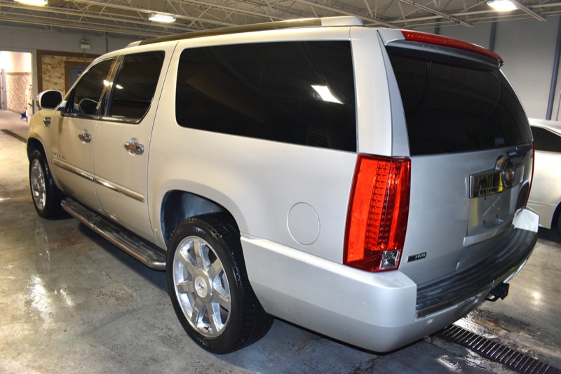 Cadillac Escalade ESV AWD Luxury 2011
