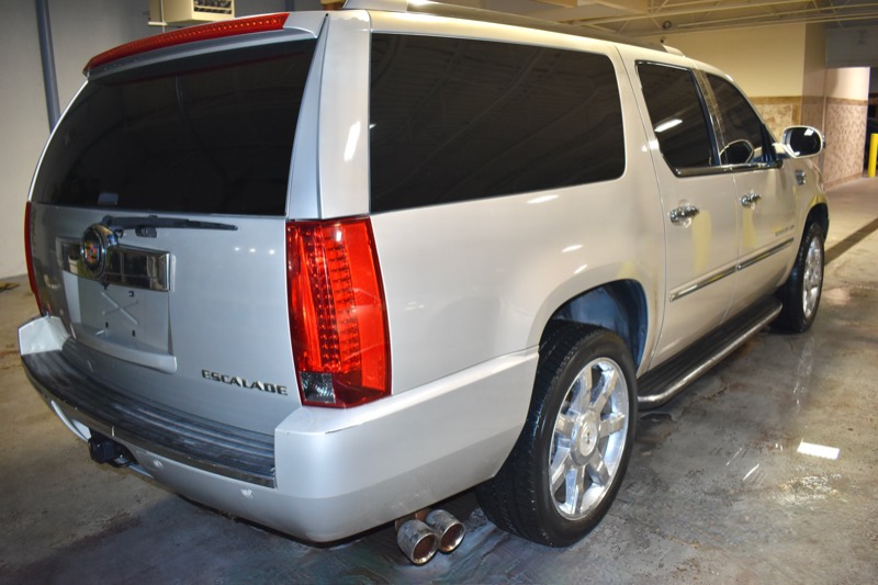 Cadillac Escalade ESV AWD Luxury 2011