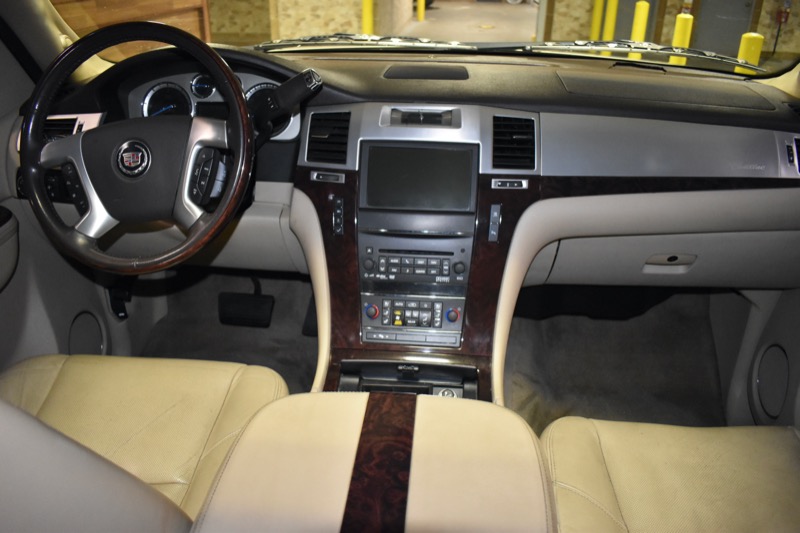 Cadillac Escalade ESV AWD Luxury 2011
