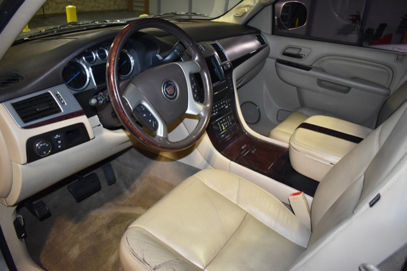 Cadillac Escalade ESV AWD Luxury 2011