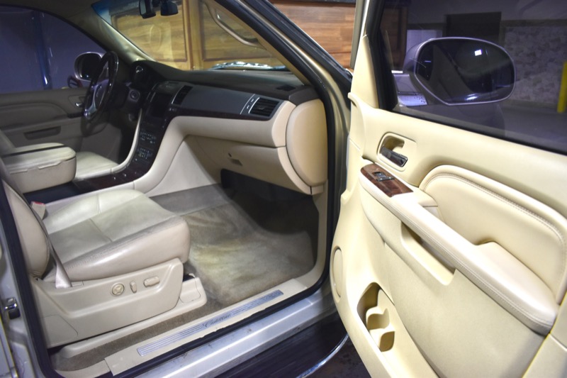 Cadillac Escalade ESV AWD Luxury 2011