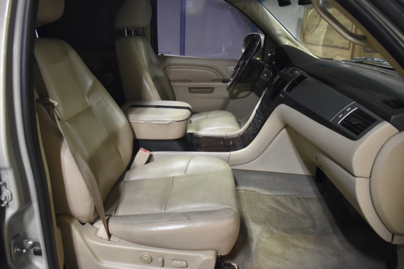 Cadillac Escalade ESV AWD Luxury 2011