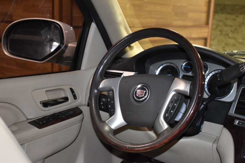 Cadillac Escalade ESV AWD Luxury 2011