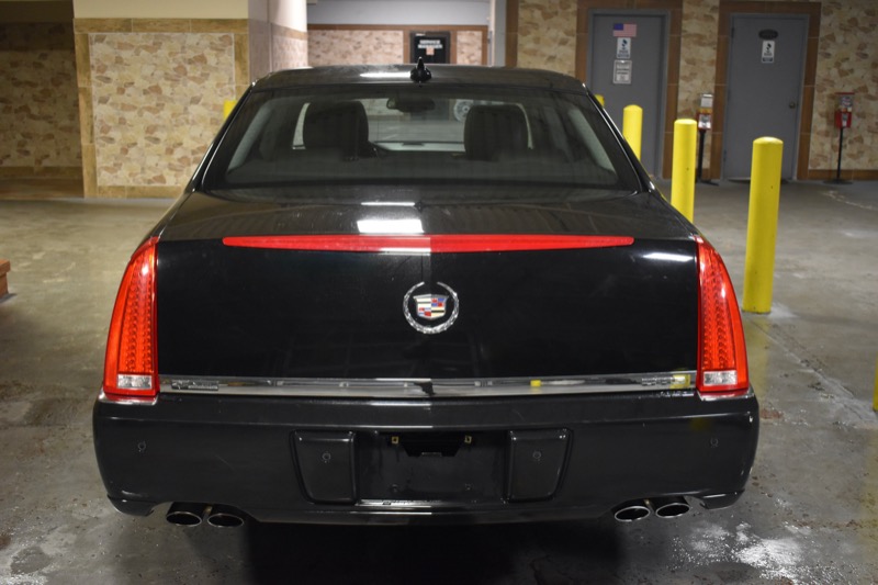 Cadillac DTS Premium w/ Navi 2011