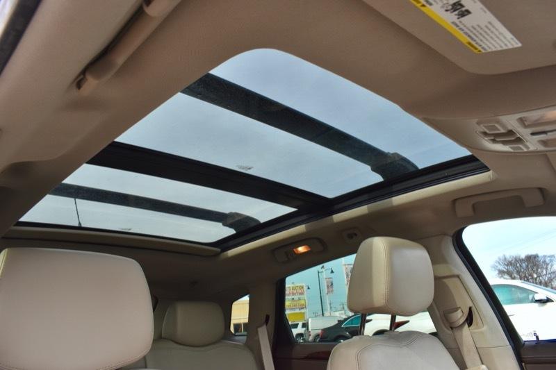 Cadillac SRX Luxury Collection 2011