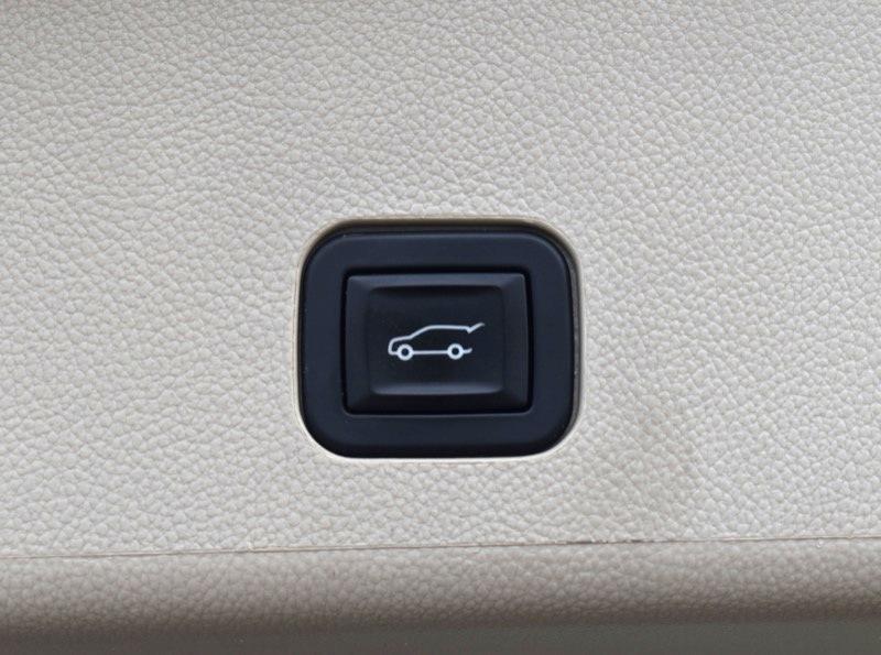 Cadillac SRX Luxury Collection 2011