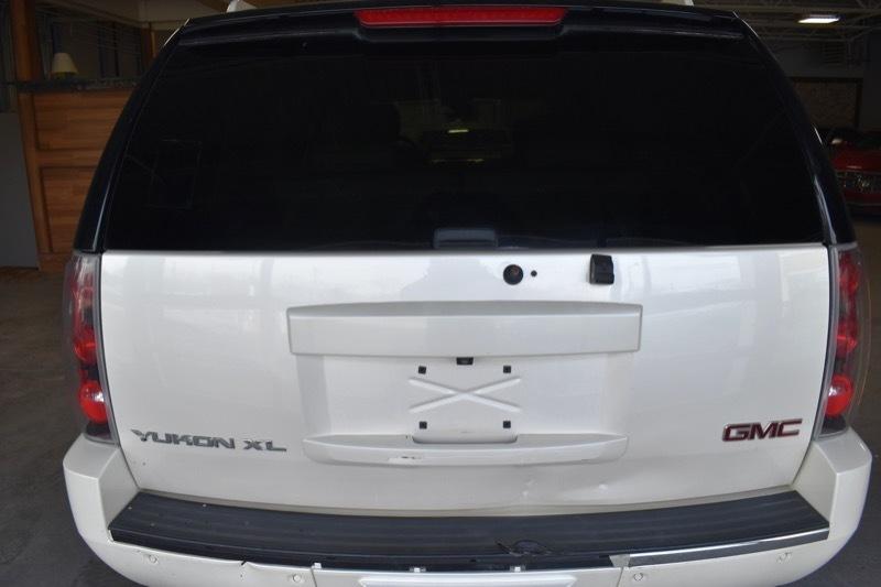 GMC Yukon Denali XL 4WD 2013