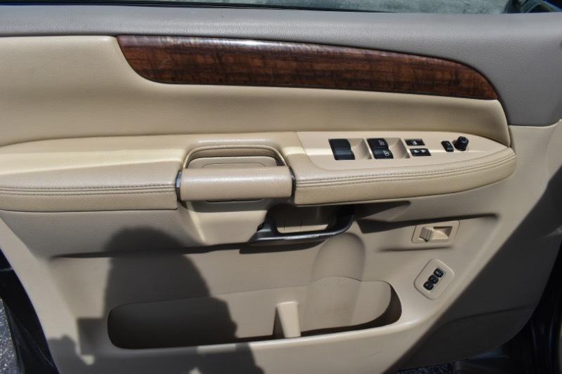 Nissan Armada SL 4WD 2012