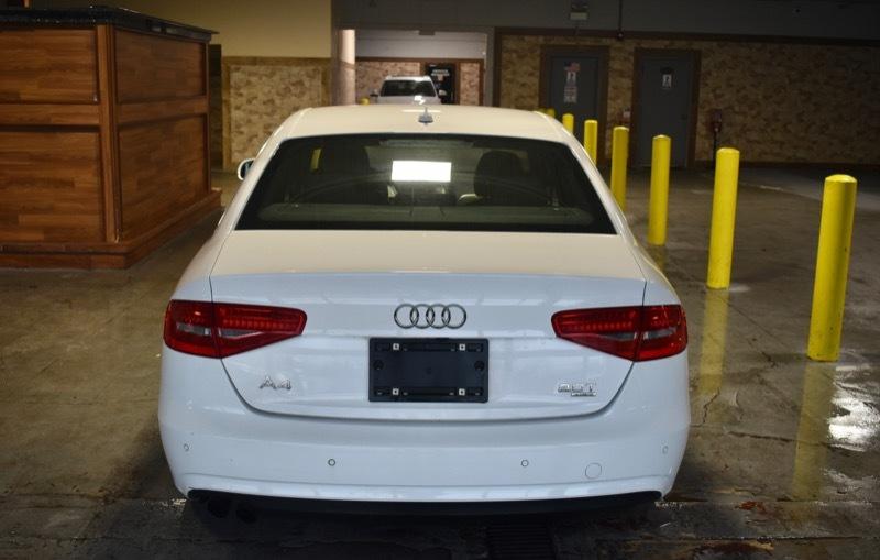 Audi A4 2.0T Sedan quattro Tiptronic 2013