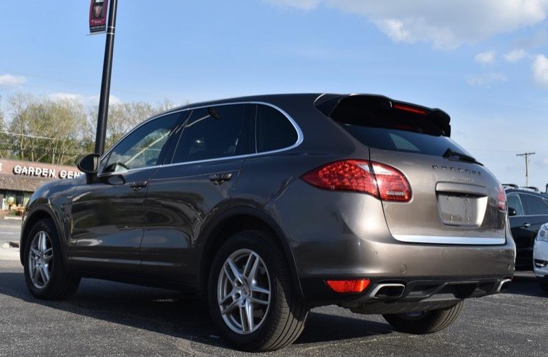 Porsche Cayenne Hybrid S 2011