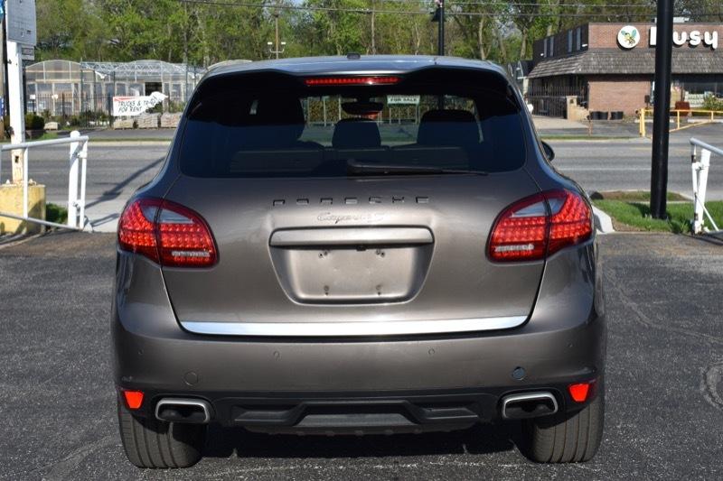 Porsche Cayenne Hybrid S 2011