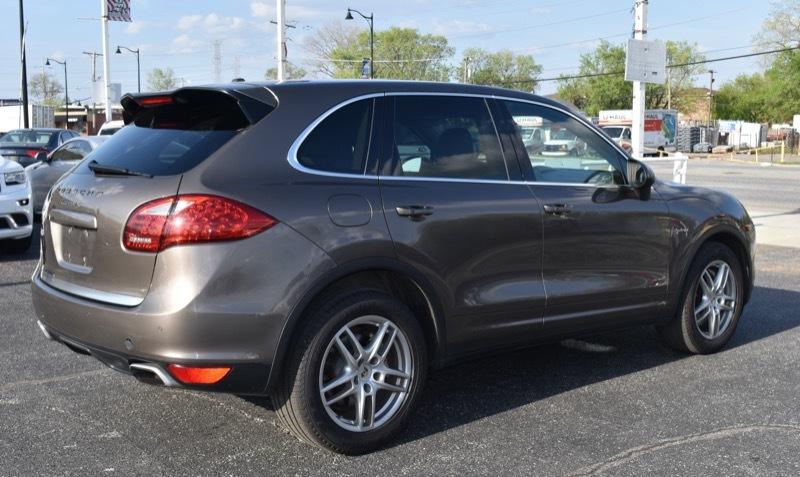 Porsche Cayenne Hybrid S 2011