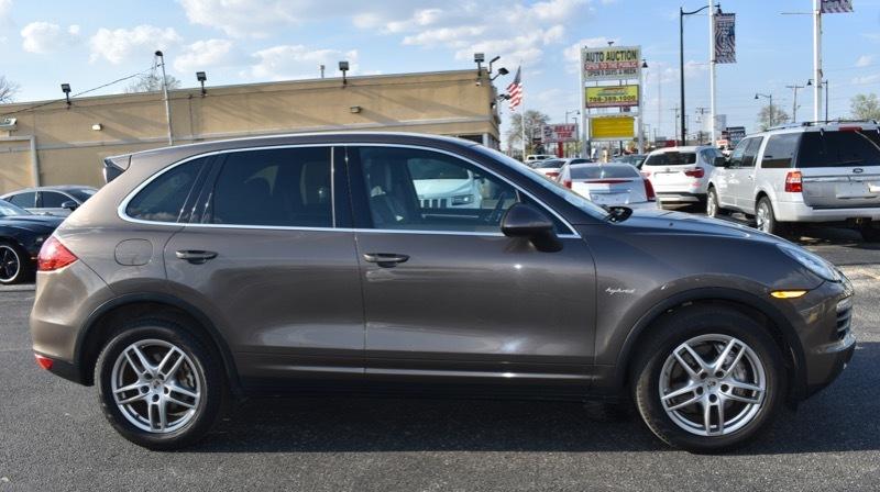 Porsche Cayenne Hybrid S 2011