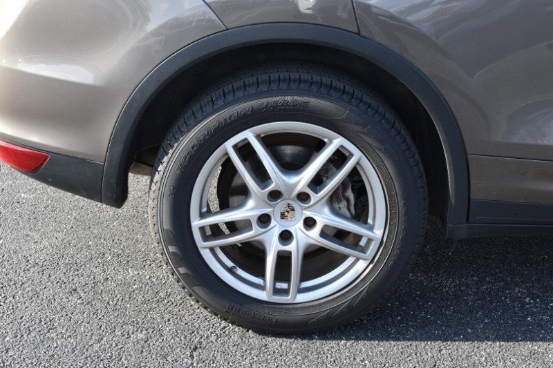 Porsche Cayenne Hybrid S 2011