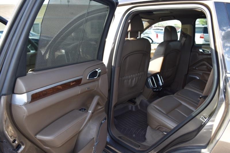 Porsche Cayenne Hybrid S 2011