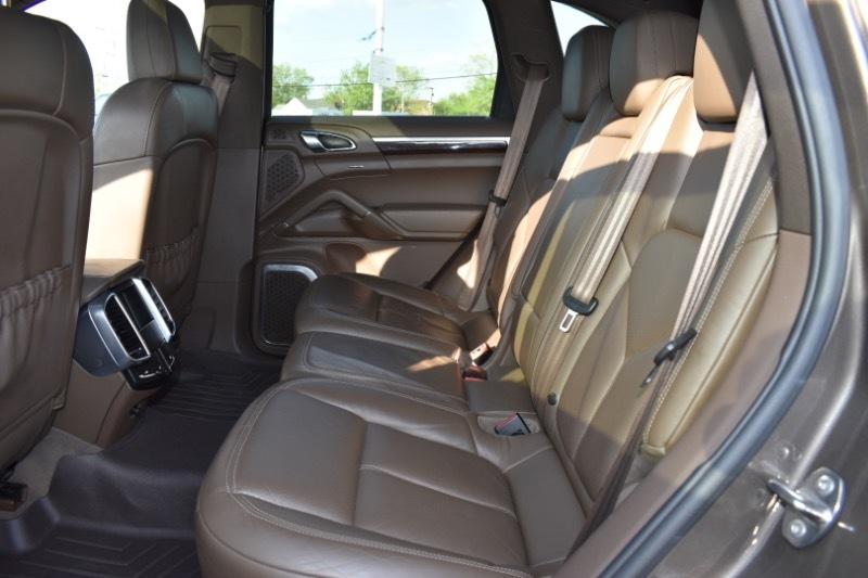 Porsche Cayenne Hybrid S 2011