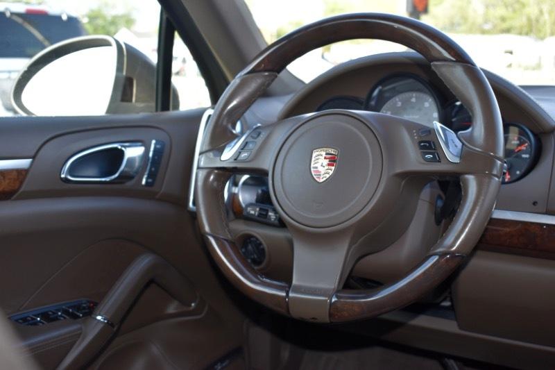 Porsche Cayenne Hybrid S 2011