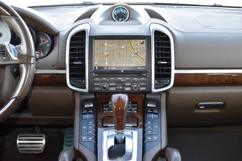 Porsche Cayenne Hybrid S 2011