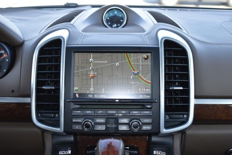 Porsche Cayenne Hybrid S 2011