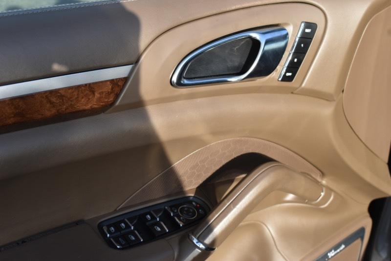 Porsche Cayenne Hybrid S 2011