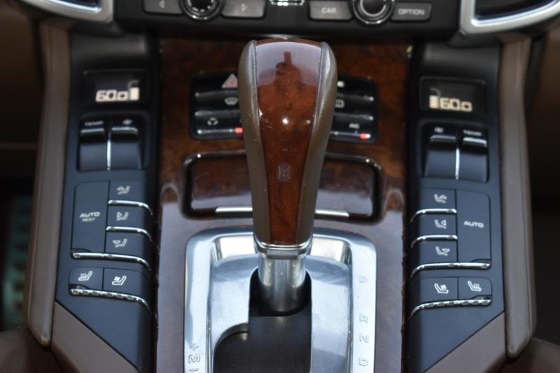 Porsche Cayenne Hybrid S 2011