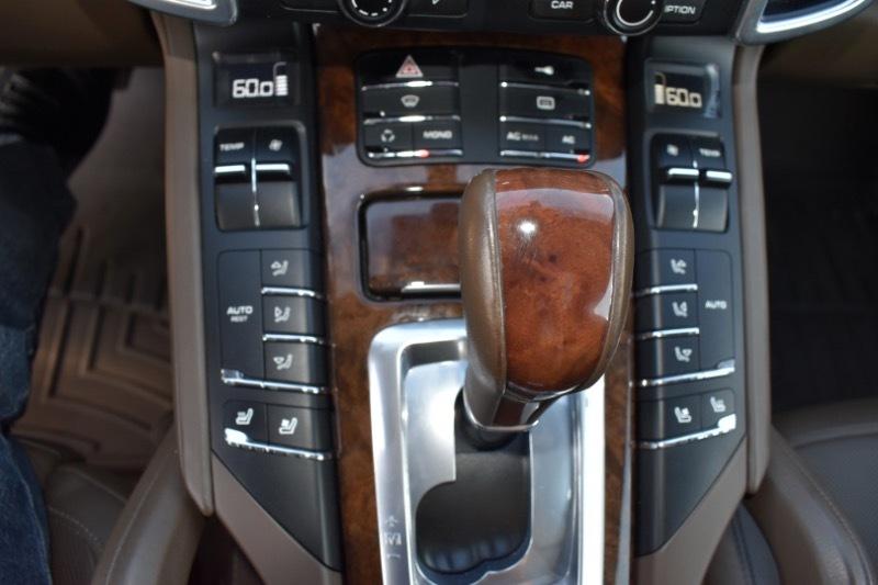 Porsche Cayenne Hybrid S 2011