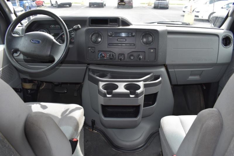 Ford Econoline E-350 XL Super Duty 2013