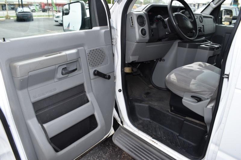 Ford Econoline E-350 XL Super Duty 2013