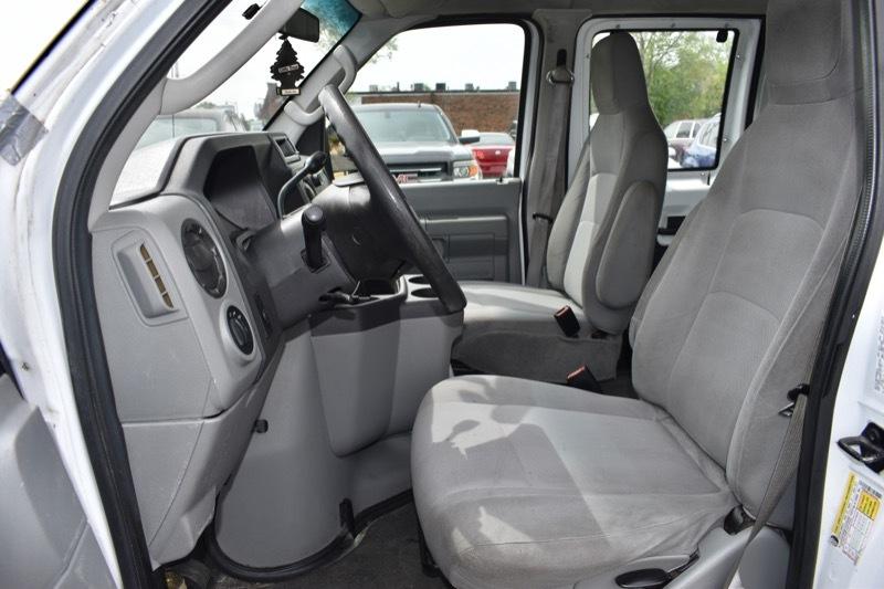 Ford Econoline E-350 XL Super Duty 2013