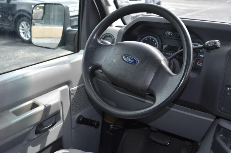 Ford Econoline E-350 XL Super Duty 2013