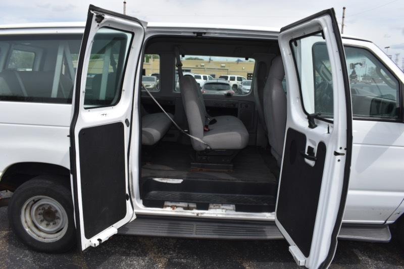 Ford Econoline E-350 XL Super Duty 2013