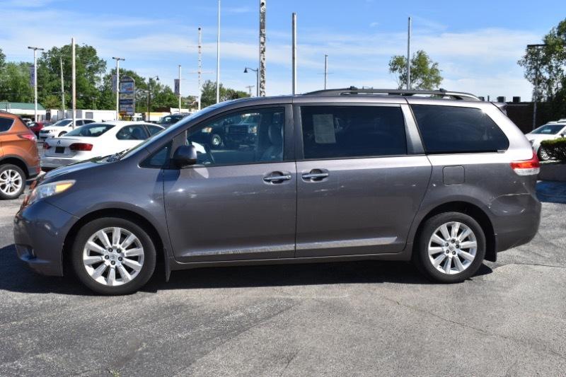Toyota Sienna XLE AWD 7-Pass V6 2011