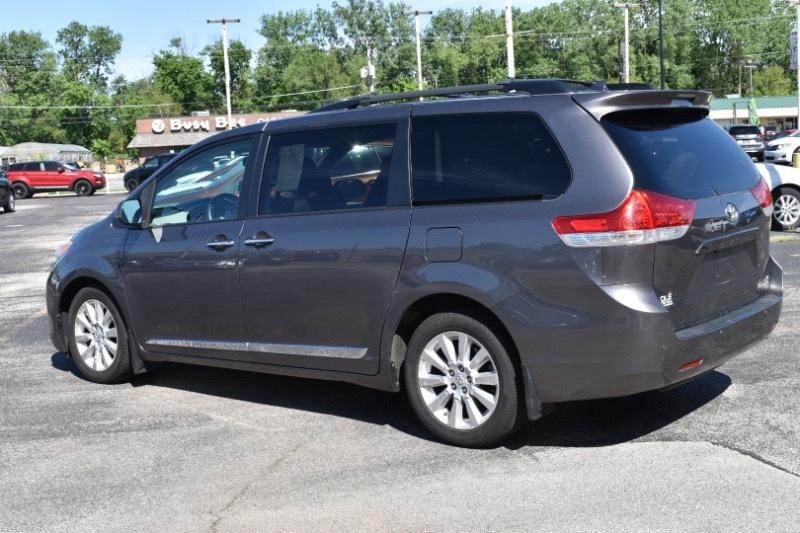 Toyota Sienna XLE AWD 7-Pass V6 2011
