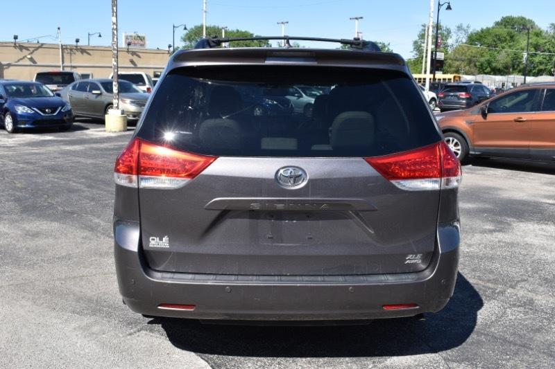 Toyota Sienna XLE AWD 7-Pass V6 2011