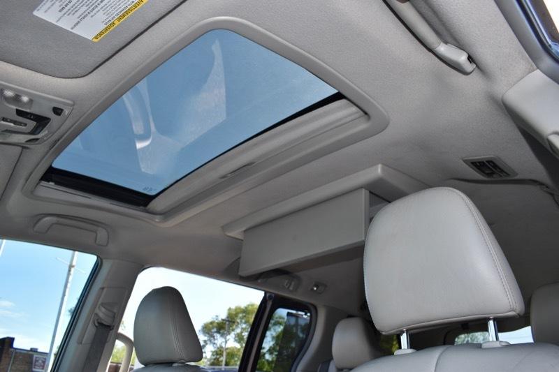 Toyota Sienna XLE AWD 7-Pass V6 2011