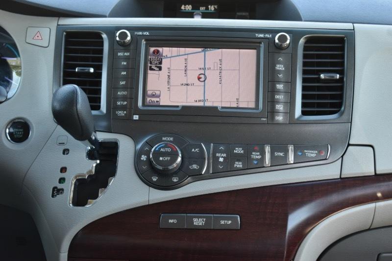 Toyota Sienna XLE AWD 7-Pass V6 2011