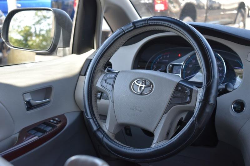 Toyota Sienna XLE AWD 7-Pass V6 2011