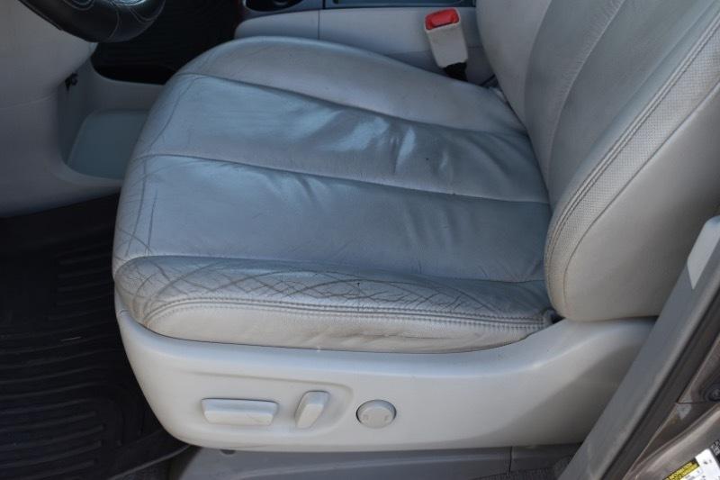 Toyota Sienna XLE AWD 7-Pass V6 2011