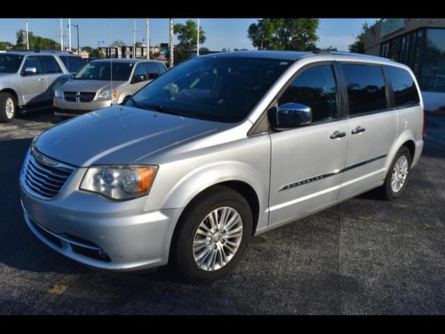 2012 Chrysler Town & Country Limited FWD