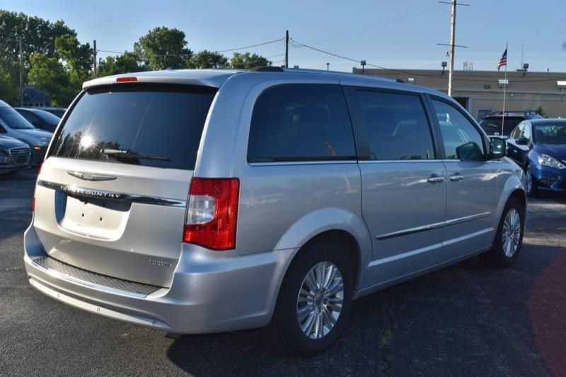 Chrysler Town & Country Limited 2012
