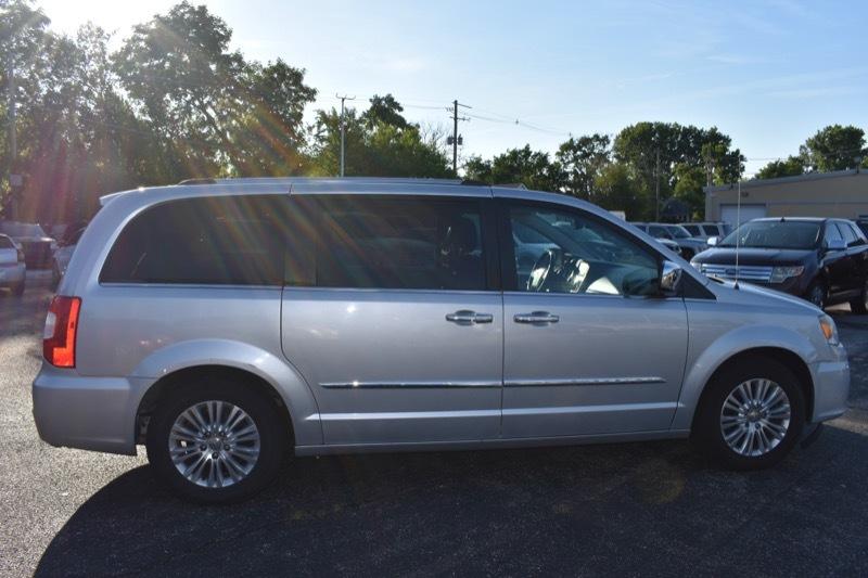 Chrysler Town & Country Limited 2012