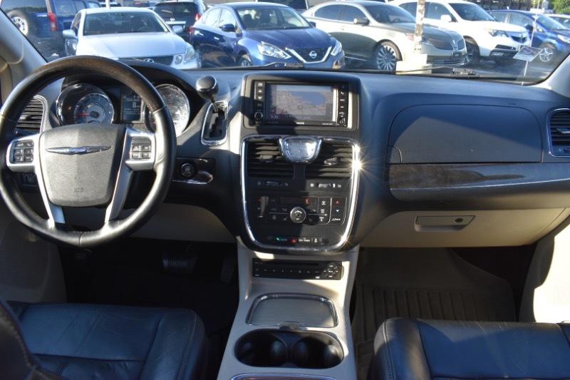 Chrysler Town & Country Limited 2012