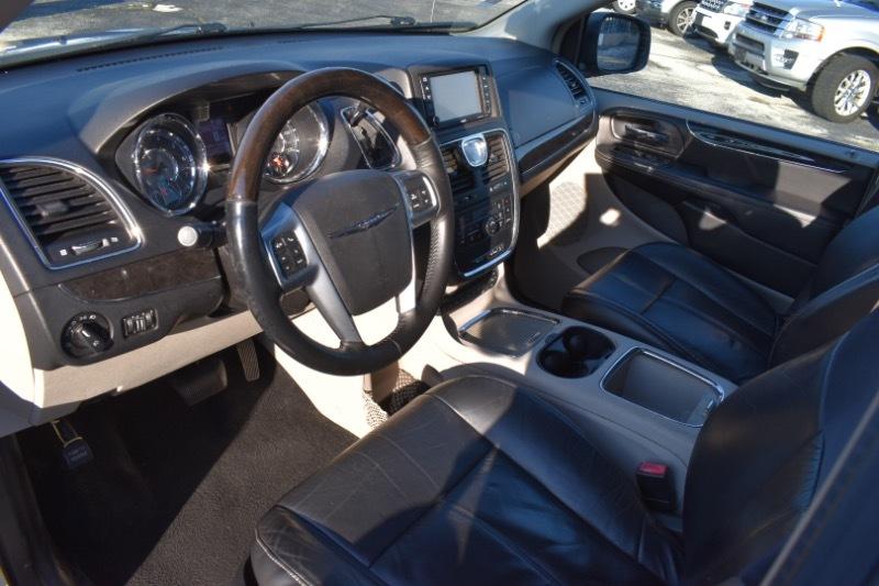 Chrysler Town & Country Limited 2012