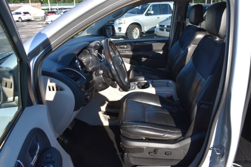 Chrysler Town & Country Limited 2012