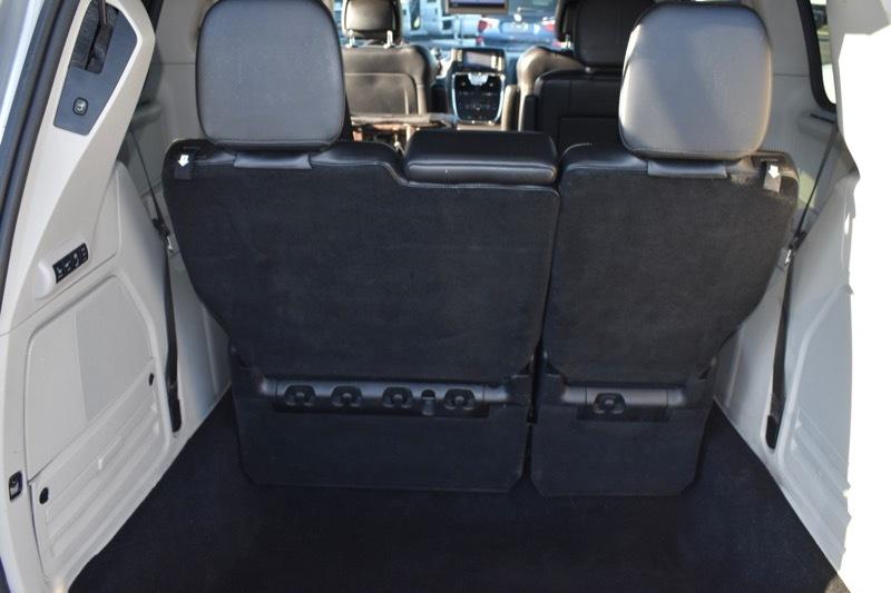 Chrysler Town & Country Limited 2012