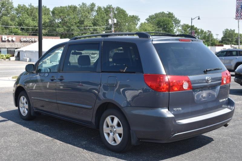 Toyota Sienna LE 7-Passenger 2006