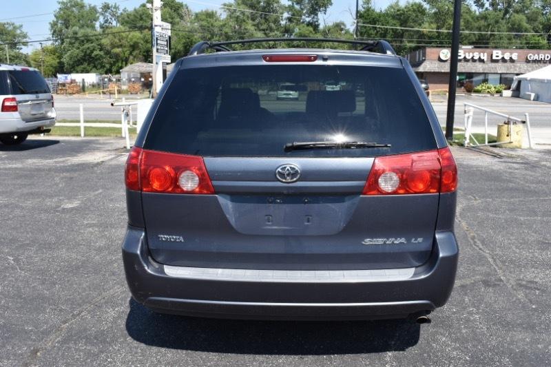 Toyota Sienna LE 7-Passenger 2006