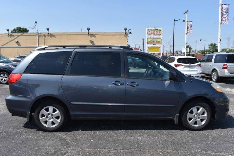 Toyota Sienna LE 7-Passenger 2006