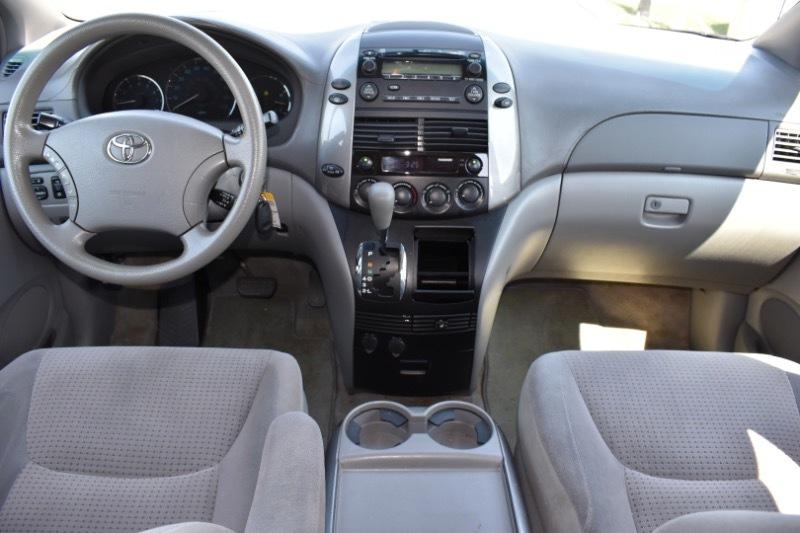 Toyota Sienna LE 7-Passenger 2006